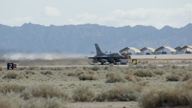 Lockheed F-16 Fighting Falcon —