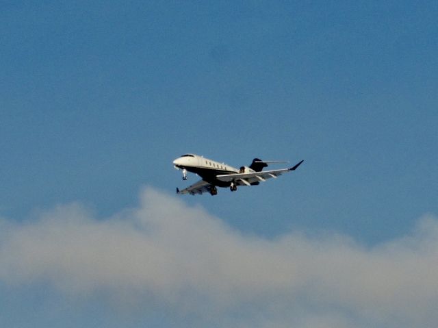 Bombardier Challenger 300 (LXJ581) - On final from Ace Hardware
