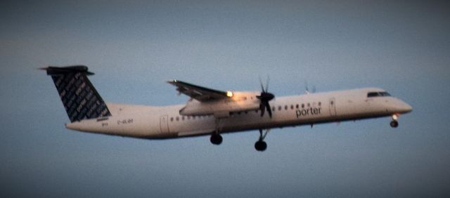 de Havilland Dash 8-400 (C-GLQO)