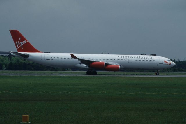 Airbus A340-300 (G-VAEL) - Departure at Narita Intl Airport Rwy16R on 1995/07/16