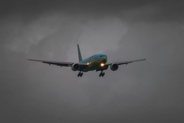 Boeing 777-200 —