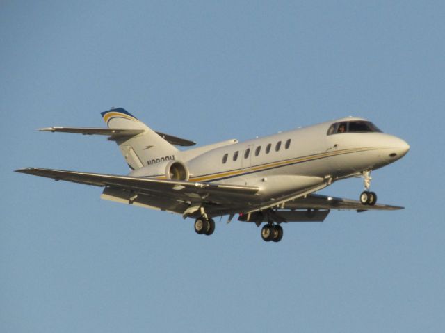 Hawker 1000 (N8888H) - Landing on RWY 20R