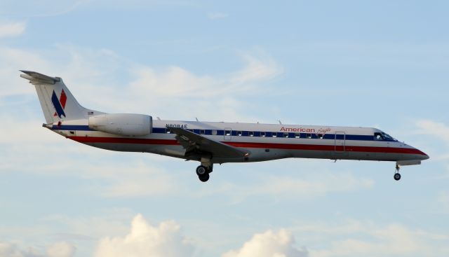 Embraer ERJ-135 (N808AE)