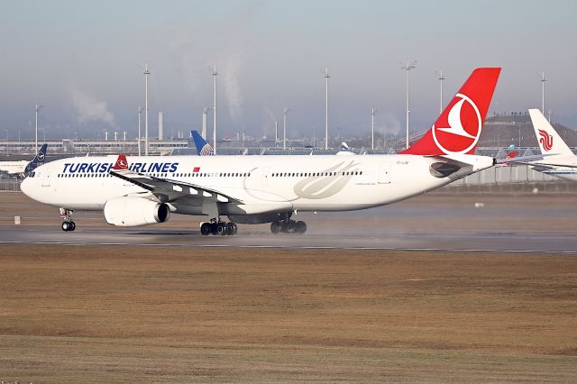 Airbus A330-300 (TC-LOE)