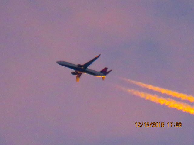 Boeing 737-900 (N826DN)