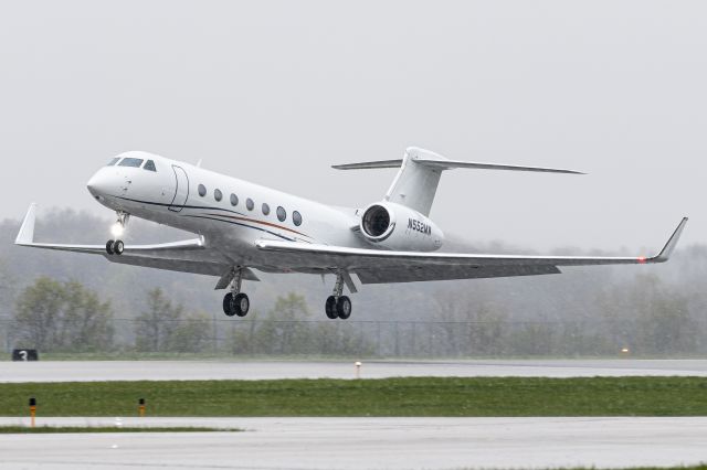 Gulfstream Aerospace Gulfstream V (N552MW) - Rotation shot of the previously posted G-V