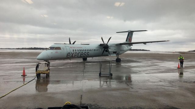 de Havilland Dash 8-400 (C-GJZX)