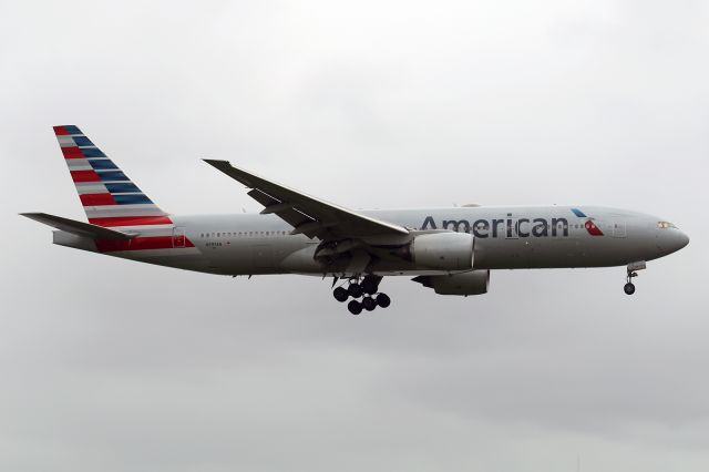 Boeing 777-200 (N797AN)