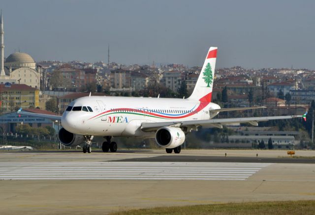 Airbus A320 (F-OMRA)