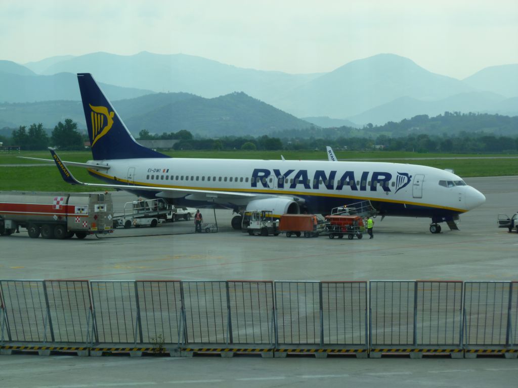 Boeing 737-700 — - Aeroporto di Bergamo, Giugno 2011