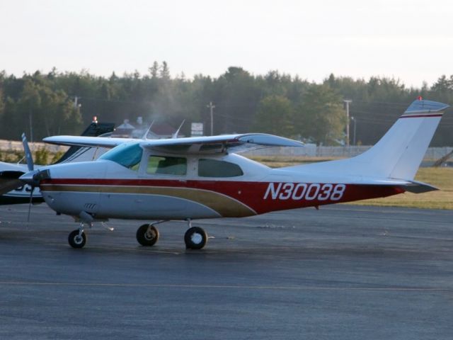 Cessna Centurion (N30038) - A Cessna 210. many operators have removed the main geardoors, becaus they give sometimes trouble.