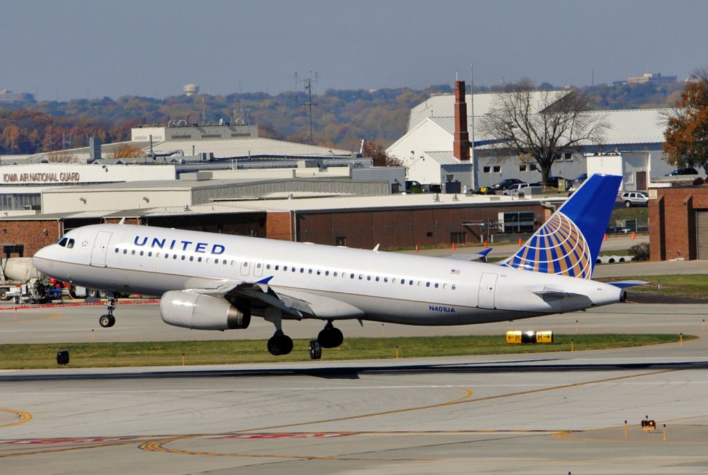 Airbus A320 (N401UA) - Landing runway 23 in Des Moines, IA from Denver, CO. Picture taken on October 15, 2012.