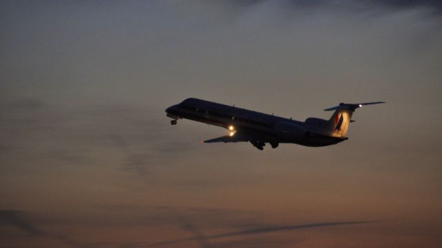 Embraer ERJ-145 (N814AE) - Well most of us know planespotting at O'hare is harder than spotting at JFK... But some shots turn out decent. Anyways, EGF E140 taking off into the late sunset.