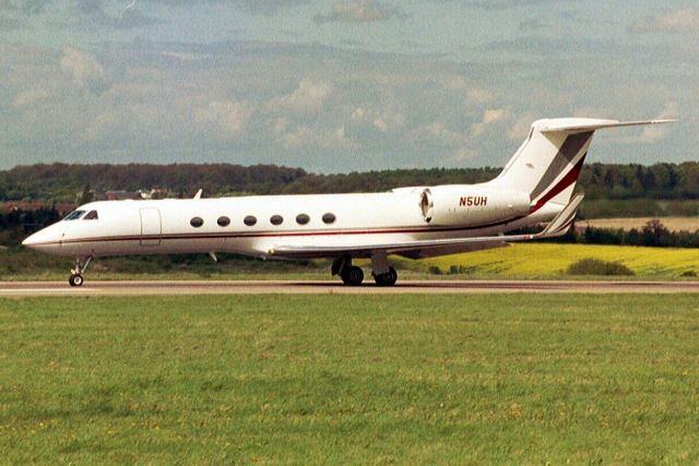 Gulfstream Aerospace Gulfstream V (N5UH) - Departing rwy 26 in May-03.  Reregistered N688TY 15-Dec-07 then N318AG 22-Jan-11.