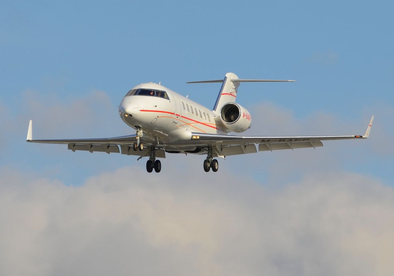 Canadair Challenger (M-BAEP)