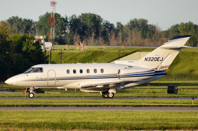 Hawker 800 (N320EJ) - Privately Owned Hawker 800XP taxiing to the FBO Ramp at the Buffalo Niagara International Airport 