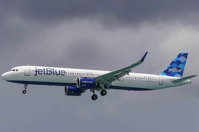 Airbus A321neo (N2027J) - JBU773 Inbound from KBOS