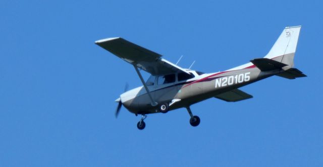 Cessna Skyhawk (N20105) - About to touch down is this 1972 Cessna 172M Skyhawk in the Summer of 2024.