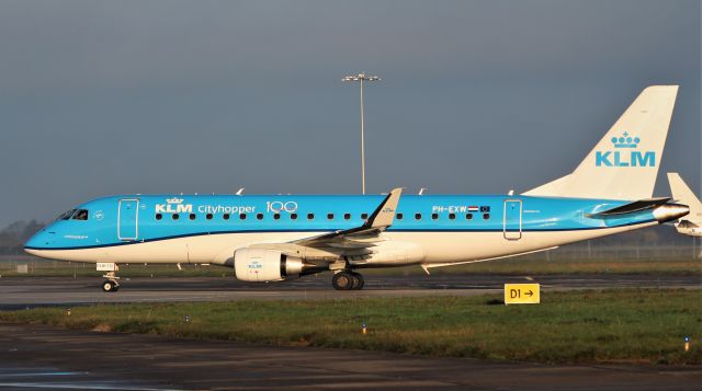 EMBRAER 175 (long wing) (PH-EXW) - klm city hopper erj-175std ph-exw training at shannon 10/11/19.