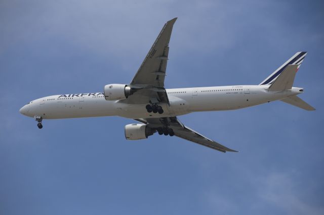 BOEING 777-300ER (F-GSQC)
