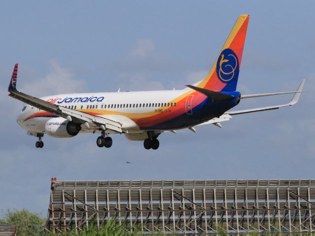 Boeing 737-800 (9Y-JMD)