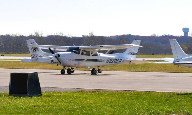 Cessna Skyhawk (N920CF) - Cessna 172R Skyhawk N920CF in West Lafayette 