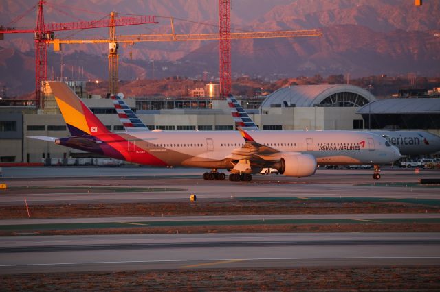 Airbus A350-900 (HL8360)