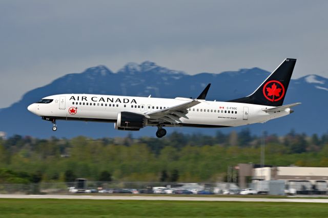 Airbus A220-300 (C-FSOC)