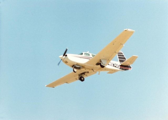 Mooney M-20 (N9741Q) - Landing on RWY 24