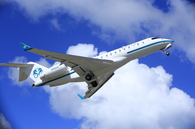 Bombardier Global Express (N989SF) - N989SF departing TNCM St Maarten