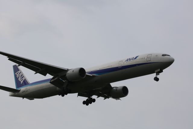 BOEING 777-300 (JA757A)