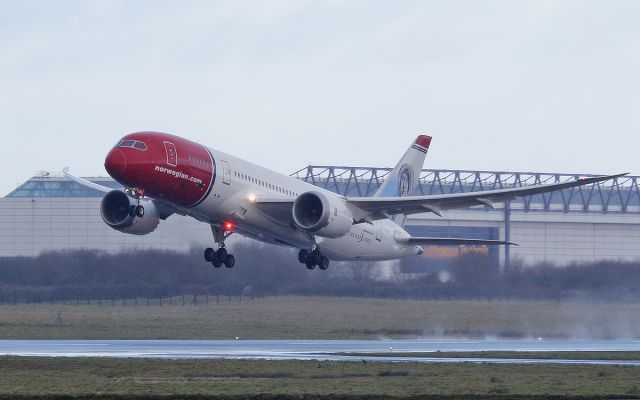 Boeing 787-8 (LN-LNE) - norwegian b787-8 ln-lne dep shannon after diverting in earlier while routing fort lauderdale to copenhagen 24/1/18.