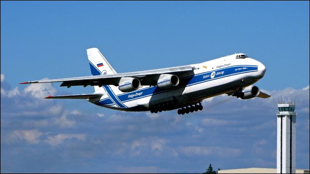 Antonov An-124 Ruslan (RA-82044) - VDA5383 on rotation from Rwy 16R to begin a flight to KLCK on 7.20.18. (ln 06-08 / msn 9773054155109).