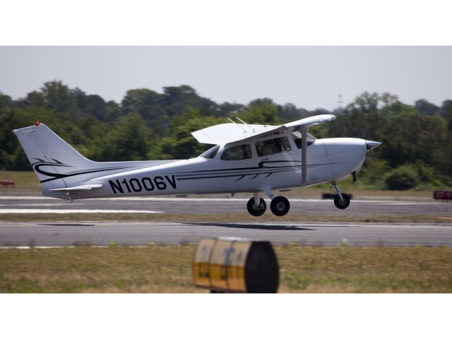 Cessna Skyhawk (N1006V)