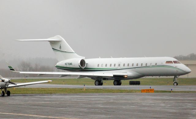 Bombardier Global 5000 (N375WB)