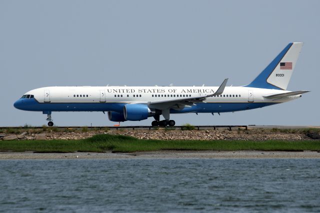 Boeing 757-200 (98-0001) - Air Force Two taxiing on November