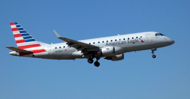 Embraer ERJ 175 (N109HQ) - Shortly after departure is this 2007 American Airlines Eagle Embraer ERJ-175LR in the Spring of 2021.