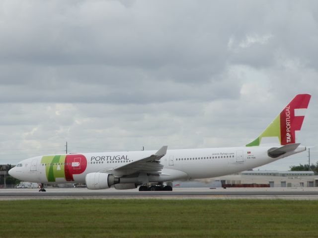 Airbus A330-200 (CS-TOI)