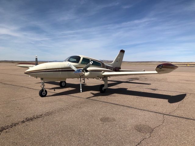 Cessna 310 (N77MJ)