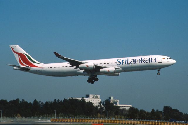 Airbus A340-300 (4R-ADC) - Short Final at Narita Intl Airport Rwy16R on 2002/10/28