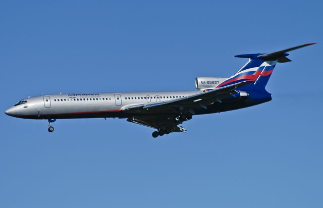 Tupolev Tu-154 (RA-85627)