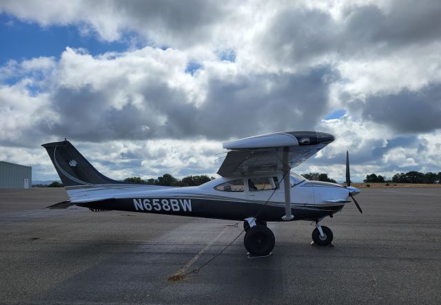 Cessna Skylane (N658BW)