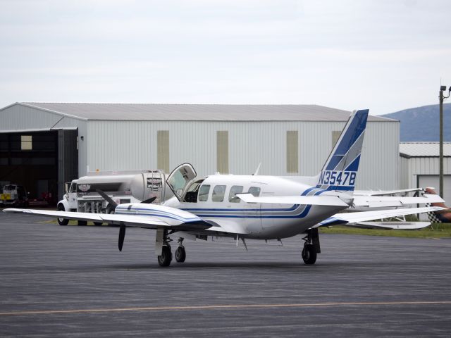 Piper Navajo (N3547B) - Take off runway 22.