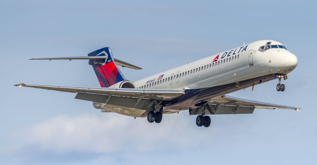 Boeing 717-200 (N956AT) - Arriving from Detroit, on short finals for runway 23 at YYZ