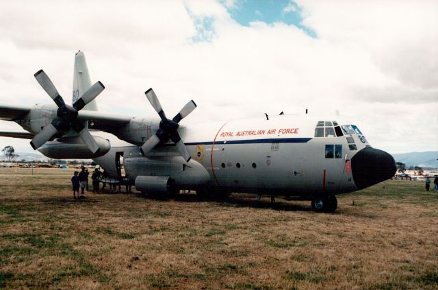 — — - RAAF Hercules at Skyrace 1995