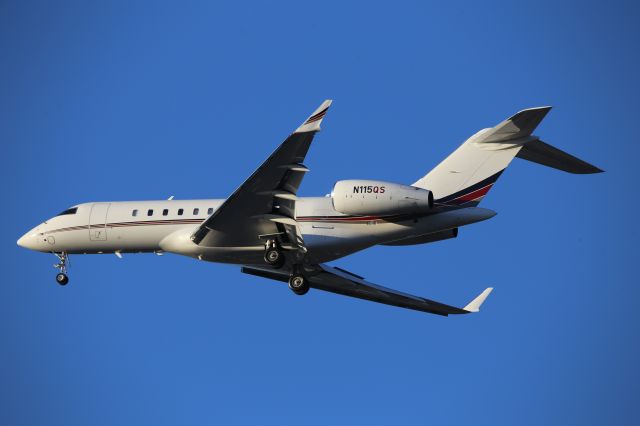 Bombardier Global 5000 (N115QS)