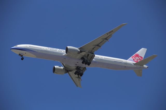 BOEING 777-300ER (B-18001)