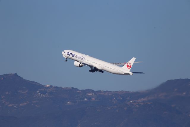 BOEING 777-300ER (JA732J)