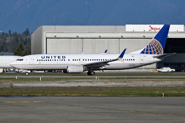 Boeing 737-800 (N33289)