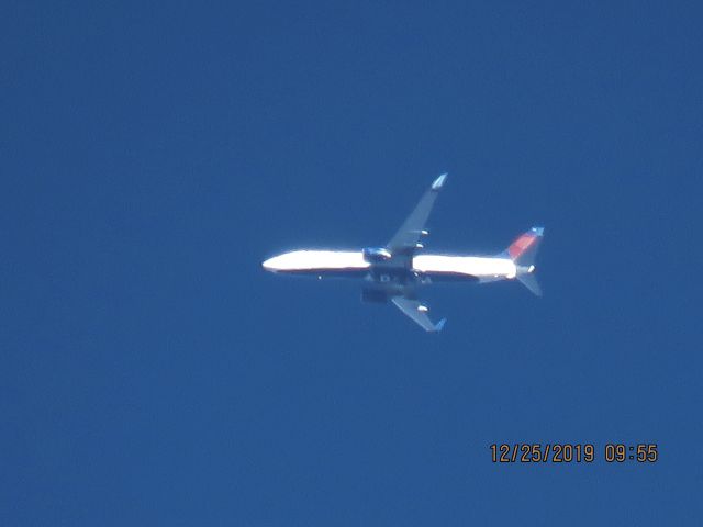 Boeing 737-900 (N835DN)